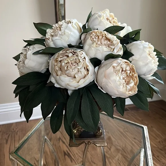 🤩 Stunning Custom Floral Arrangement